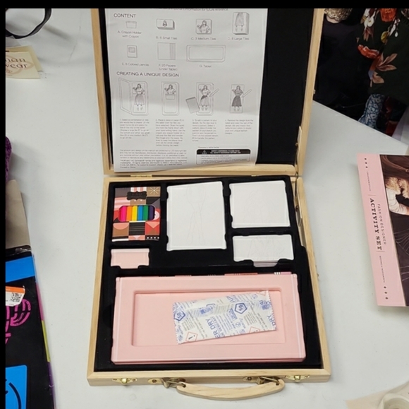 FAO Schwarz Fashion Designer Kit In Woodbox Design Your Own Outfits - Picture 7 of 9